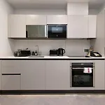 City Escape - Stylish Studio In Central Reading - Chrl F16