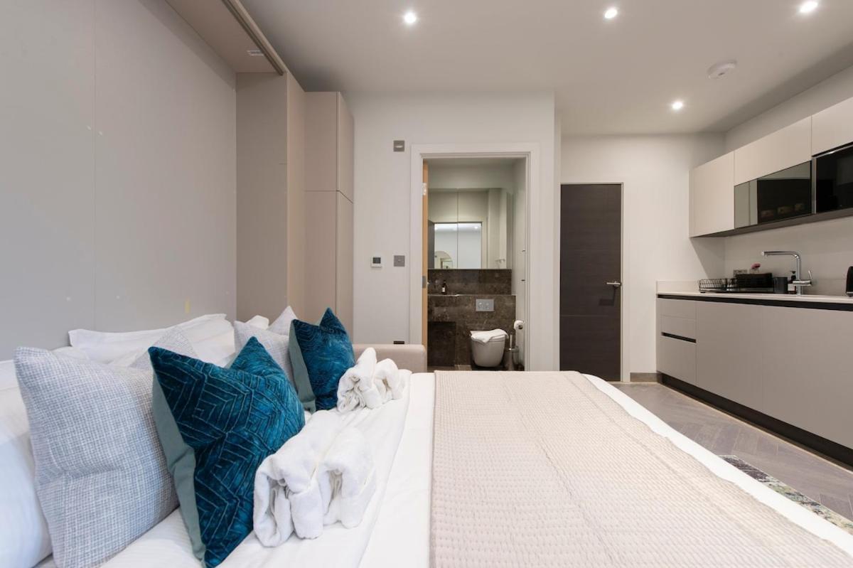 Apartment Escape - Stylish In - Chrl F16 Reading