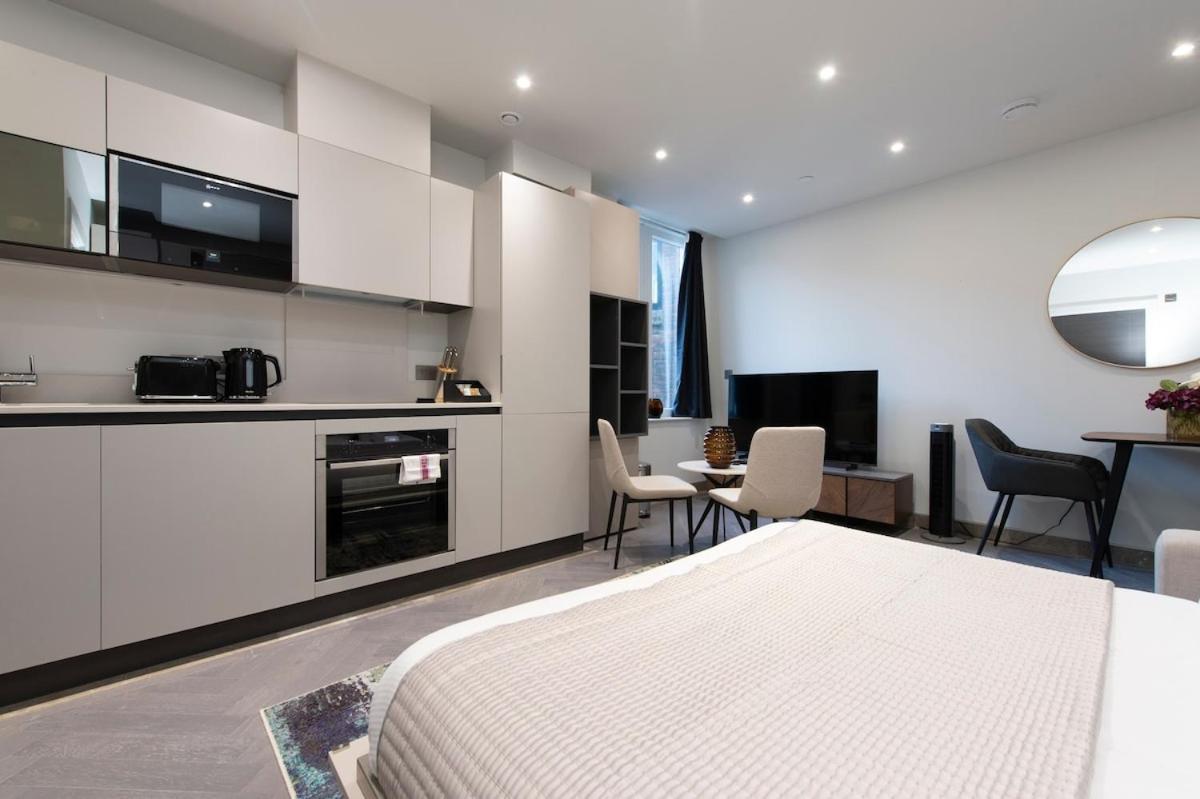 Apartment Escape - Stylish In - Chrl F16 Reading