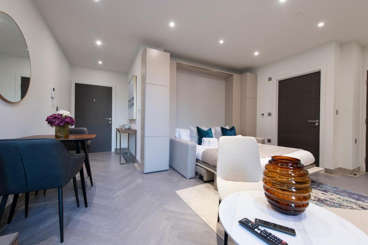 Apartment Escape - Stylish In - Chrl F16 Reading