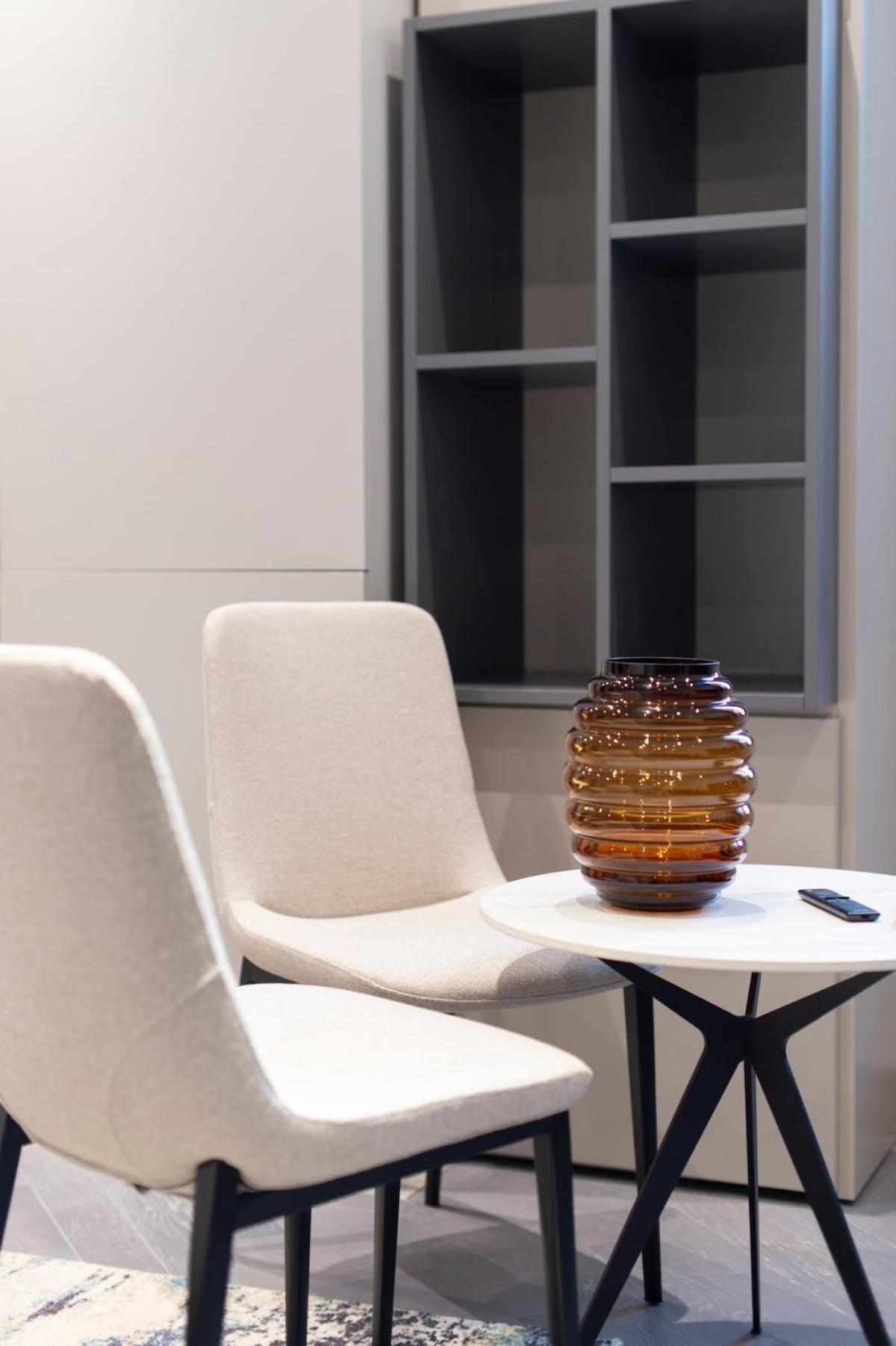 Apartment Escape - Stylish In - Chrl F16 Reading